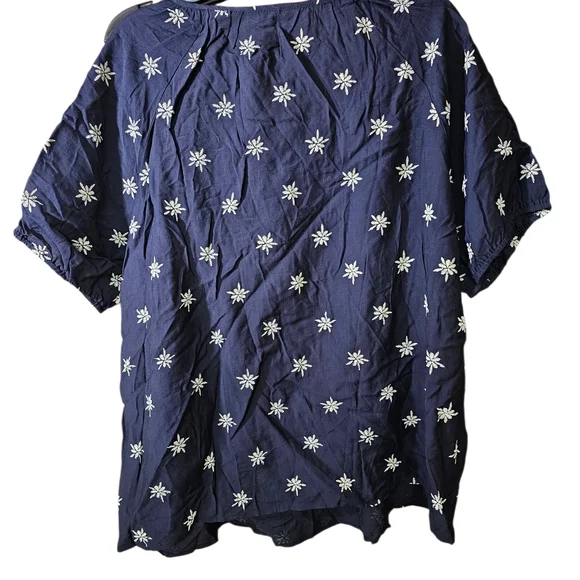 NWT BloomChic Navy Floral Blouse - Picture 2 of 3